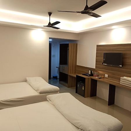 Gods County Hotels & Resorts Tarapith Buitenkant foto