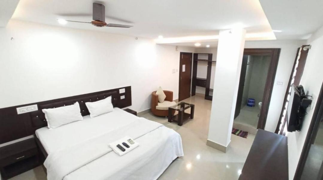 Gods County Hotels & Resorts Tarapith Buitenkant foto
