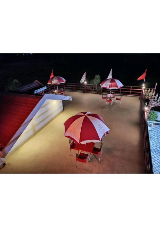 Gods County Hotels & Resorts Tarapith Buitenkant foto