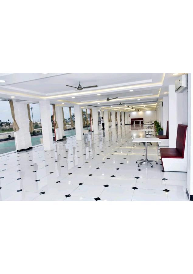 Gods County Hotels & Resorts Tarapith Buitenkant foto