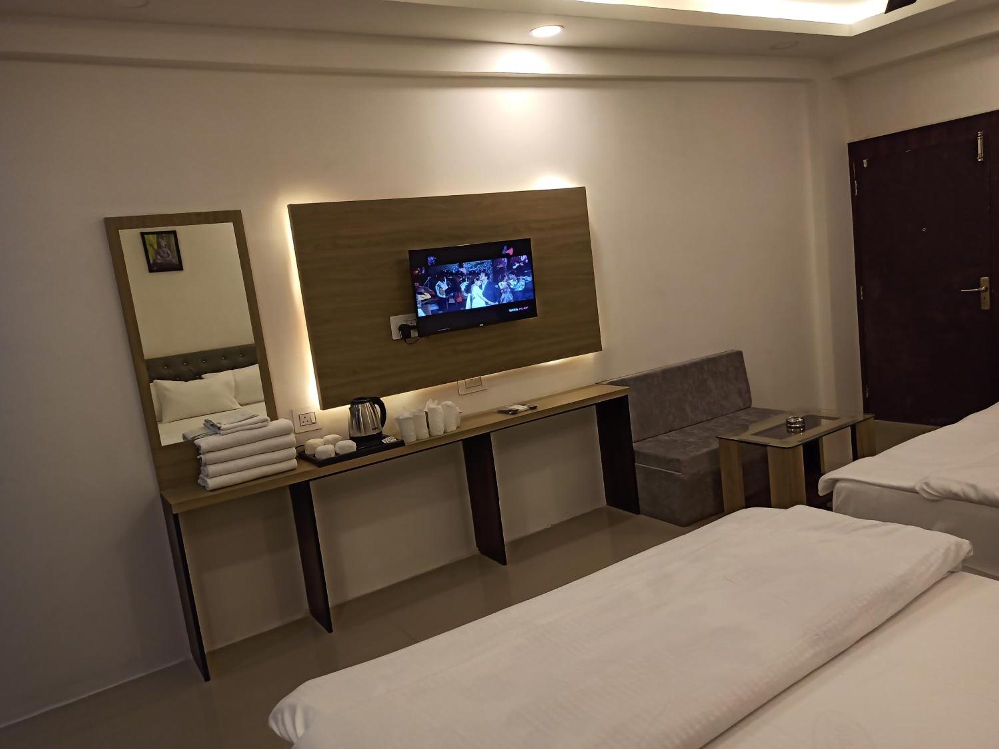 Gods County Hotels & Resorts Tarapith Buitenkant foto