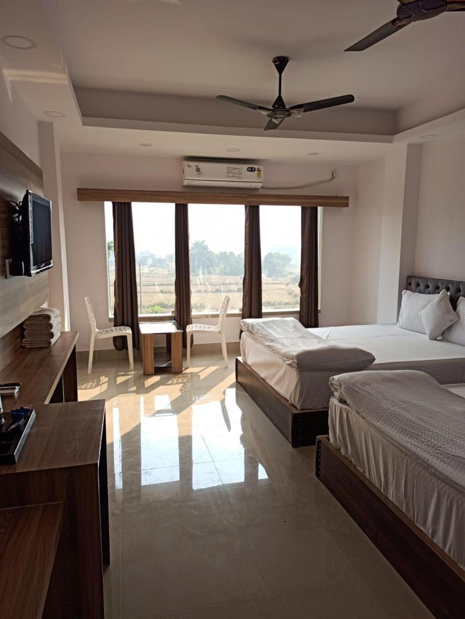 Gods County Hotels & Resorts Tarapith Buitenkant foto