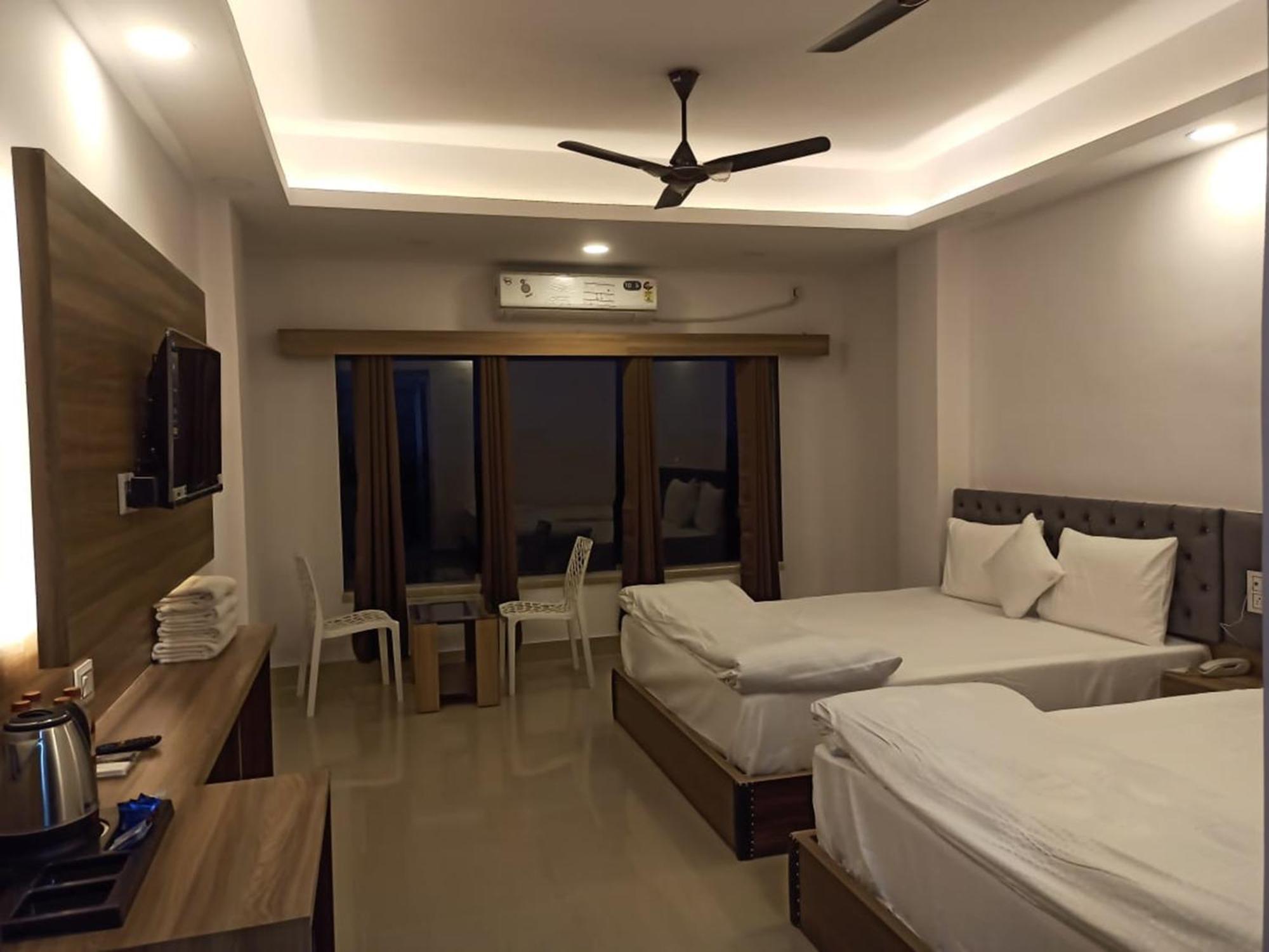 Gods County Hotels & Resorts Tarapith Buitenkant foto