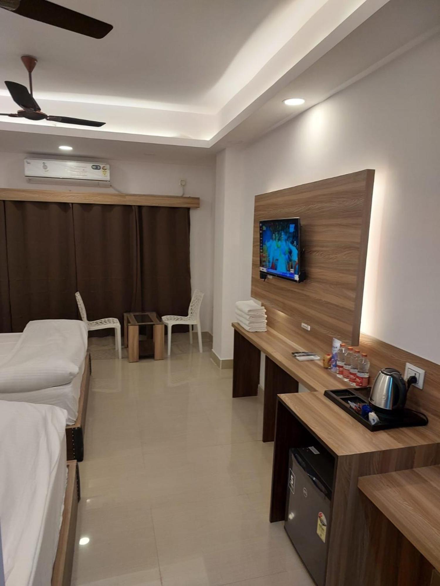 Gods County Hotels & Resorts Tarapith Buitenkant foto